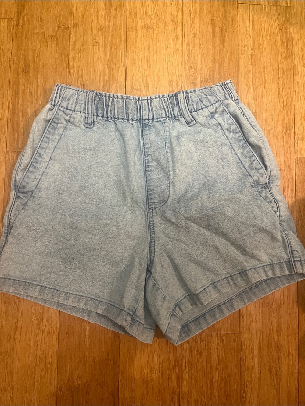 Light Wash Denim Elastic-Waist Women's Shorts